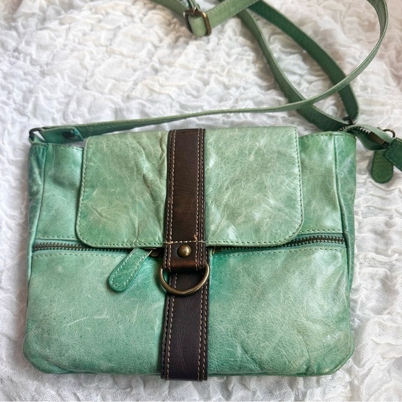 latico Handbags - Latico NJ USA Leather Crossbody Bag Magnetic Closure